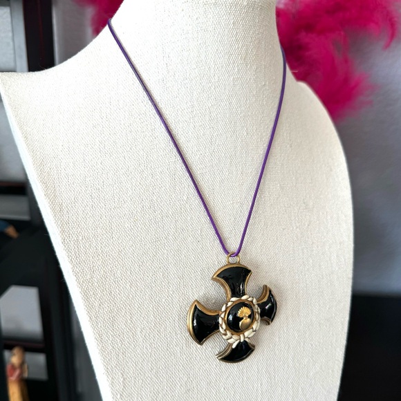 Brass Vintage Crest Medallion Pendant - Picture 3 of 8